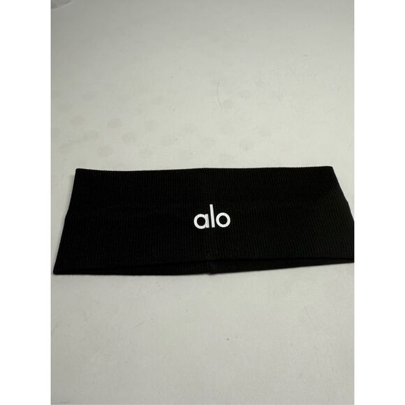 Alo Yoga Accessories - NWT Alo Yoga Performance Conquer Ribbed Headband Black/ White Logo One Sz Adult